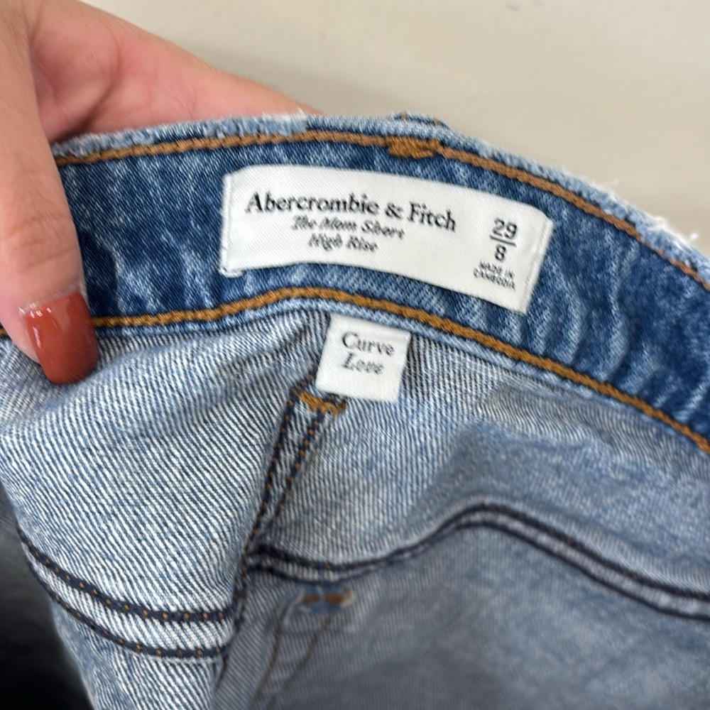 Abercrombie & Fitch The Mom Short High Rise Curve Love Denim Jean Shorts Size 29 - Picture 6 of 7